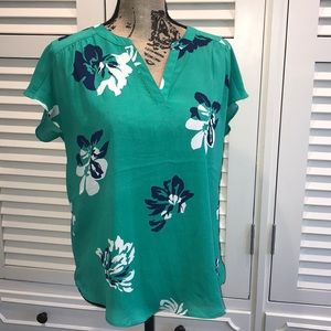 Short sleeve green blouse